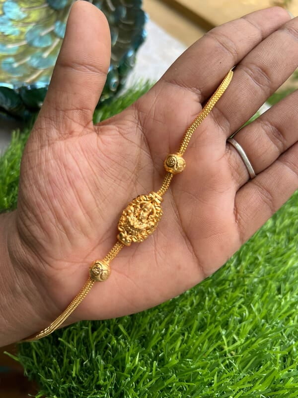 Temple design mugappu chain